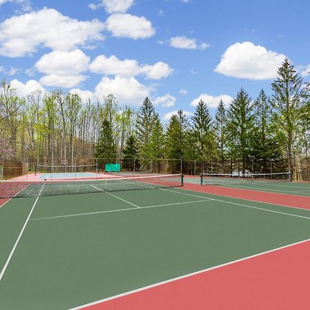 Chalet W Hot Tub, Large Deck, Grill, & Fast Wifi Berkeley Springs Esterno foto
