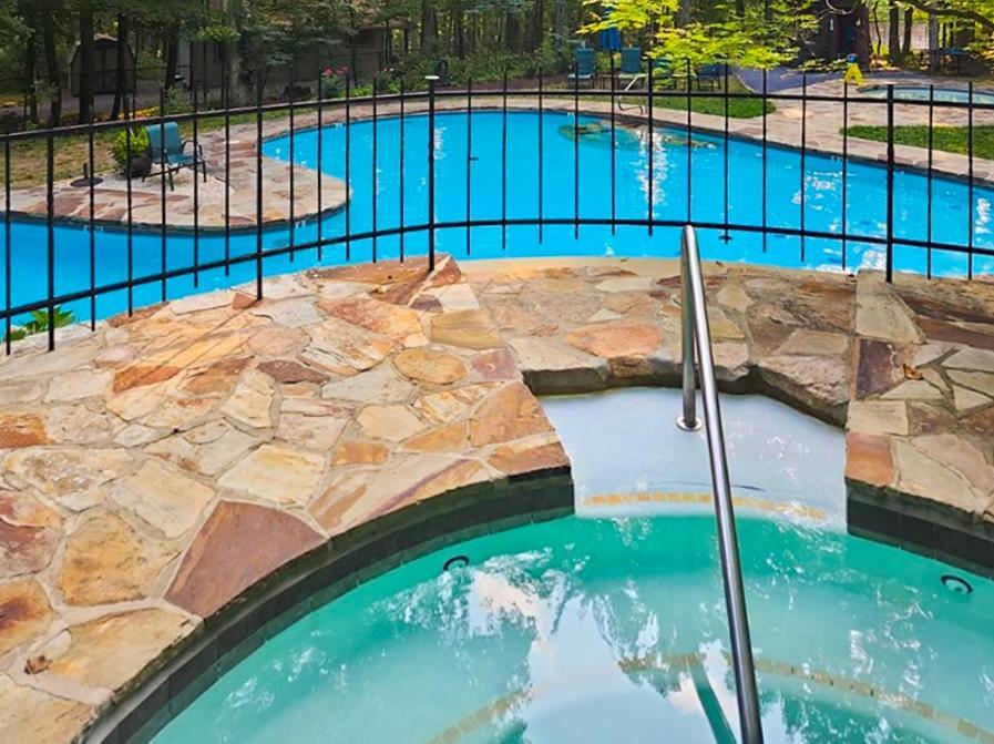 Chalet W Hot Tub, Large Deck, Grill, & Fast Wifi Berkeley Springs Esterno foto