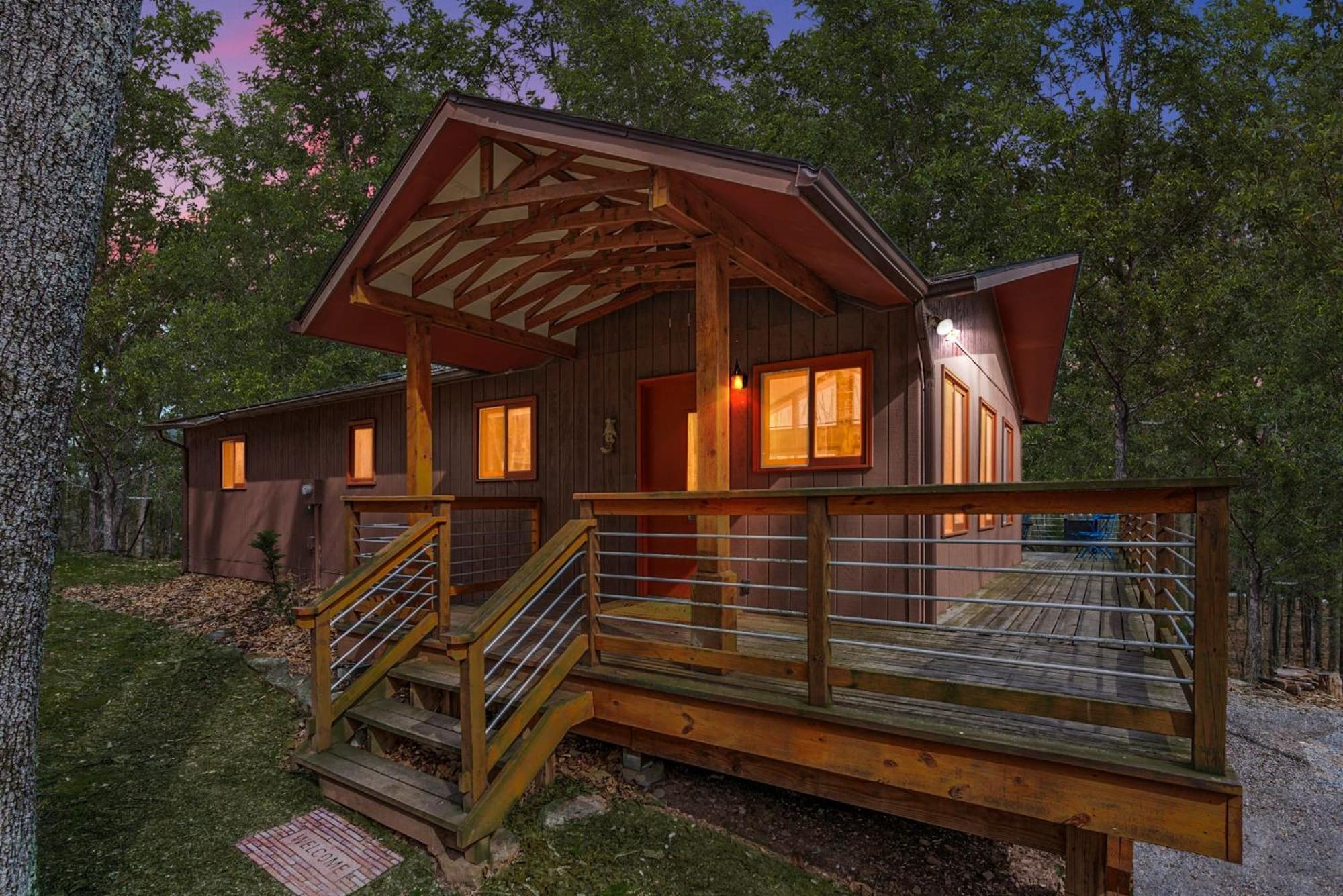 Chalet W Hot Tub, Large Deck, Grill, & Fast Wifi Berkeley Springs Esterno foto