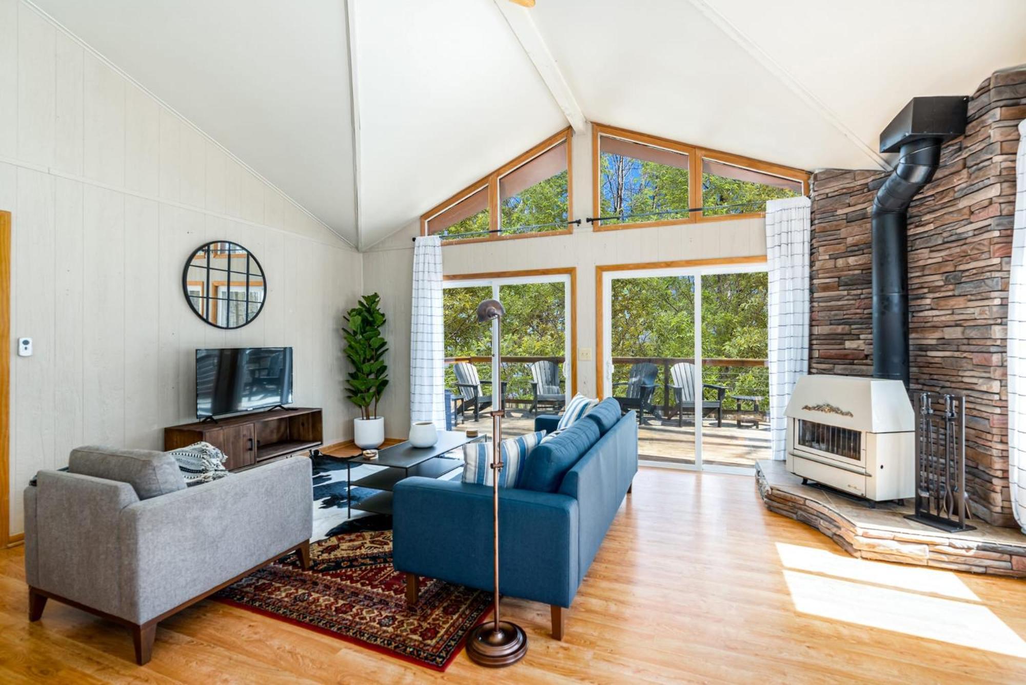 Chalet W Hot Tub, Large Deck, Grill, & Fast Wifi Berkeley Springs Esterno foto