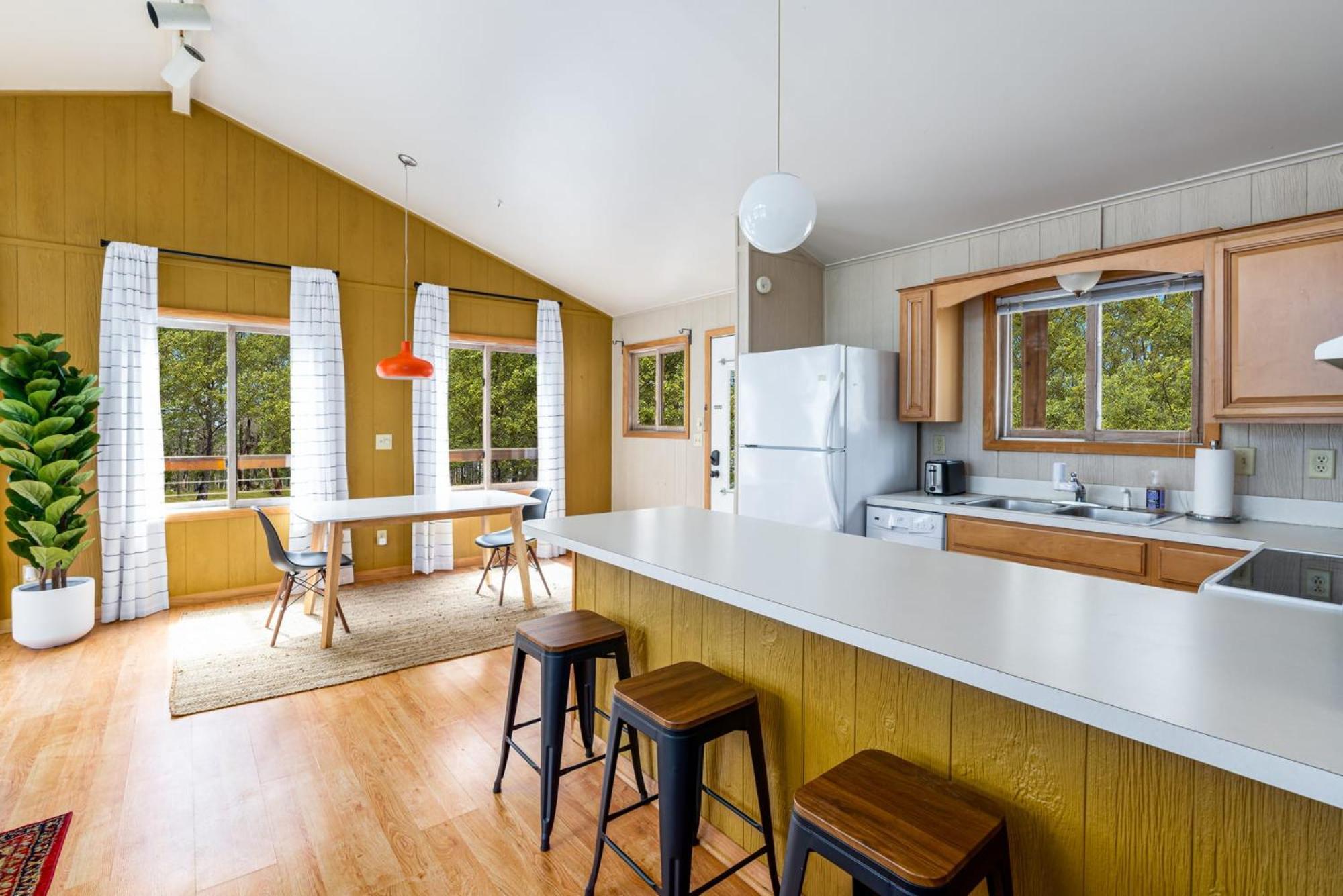 Chalet W Hot Tub, Large Deck, Grill, & Fast Wifi Berkeley Springs Esterno foto
